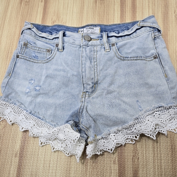 Free People Light Blue Wash Lace Denim Distressed Shorts Size 24 - Picture 1 of 6